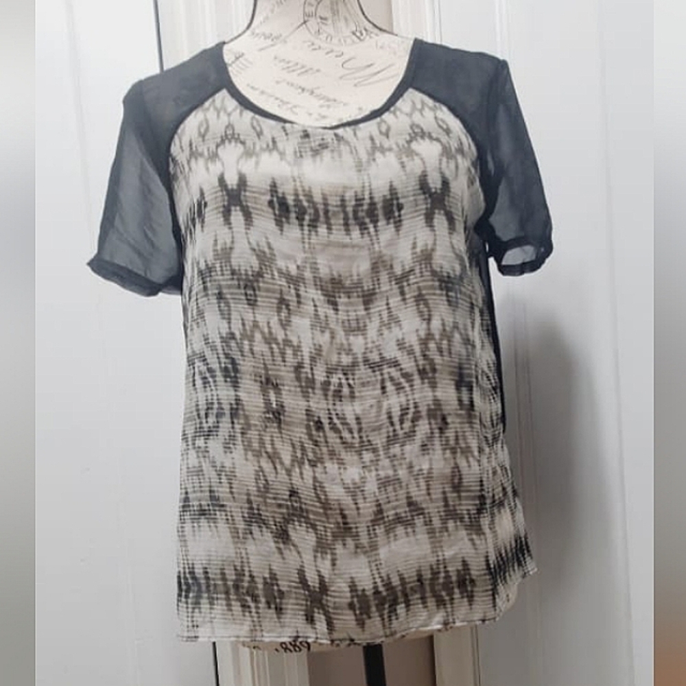 American Eagle Outfitters women's black top. 🌴